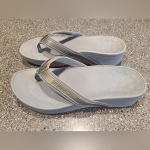 Vionic HIGHTIDE  platform pewter/black thong sandal